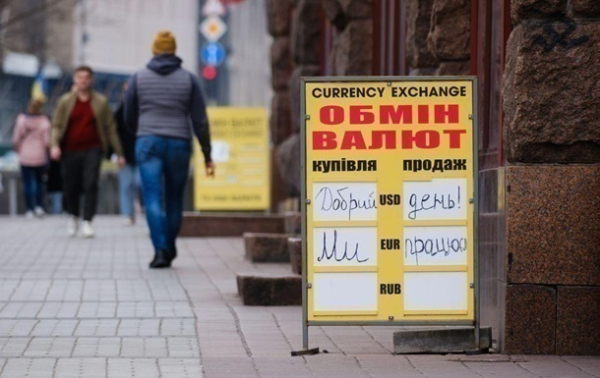 В обменниках продолжается рост доллара В обменниках продолжается рост доллара