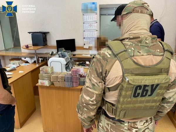 
                    В Одессе ликвидирован крупный конвертцентр, который переводил деньги в Россию                