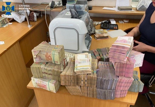 
                    В Одессе ликвидирован крупный конвертцентр, который переводил деньги в Россию                