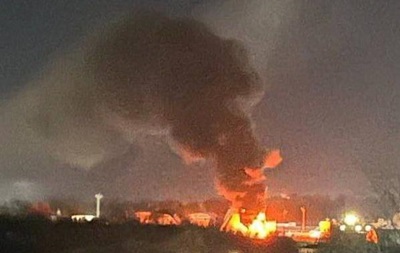 В Орле горит нефтебаза В Орле горит нефтебаза