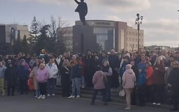 В Орске "зовут" Путина из-за маленьких компенсаций В Орске "зовут" Путина из-за маленьких компенсаций