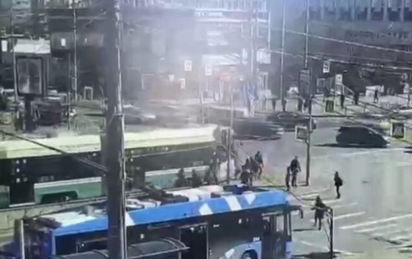 В Петербурге "умный" трамвай сбил толпу людей В Петербурге "умный" трамвай сбил толпу людей