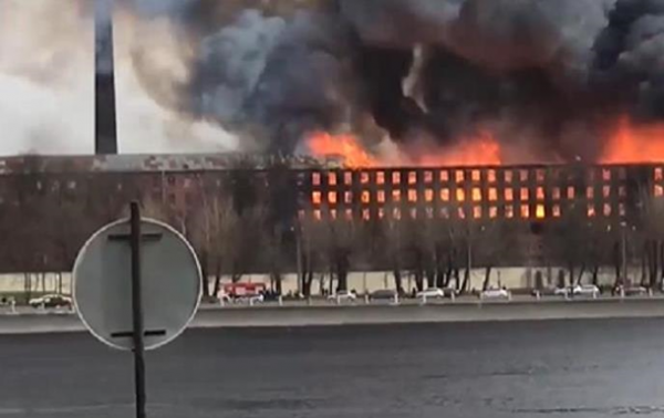 В Петербурге вспыхнул крупный пожар, есть жертвы В Петербурге вспыхнул крупный пожар, есть жертвы