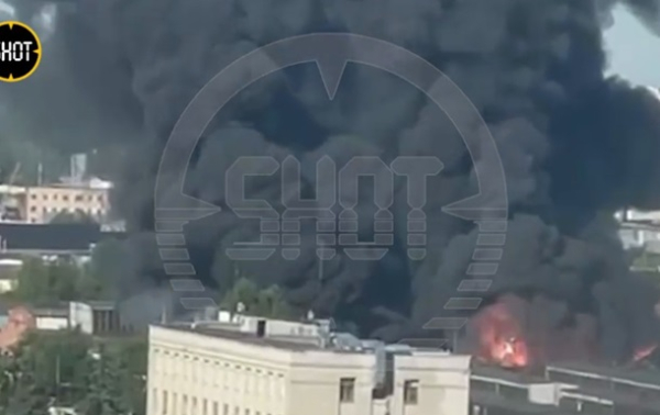 В Подмосковье горит цех по производству керамических плит В Подмосковье горит цех по производству керамических плит