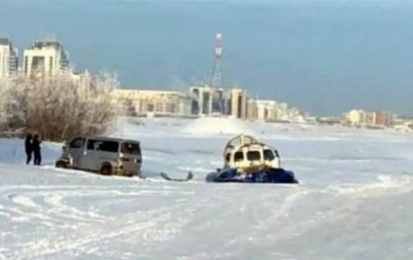 В РФ несколько авто затонули во время переправы по реке В РФ несколько авто затонули во время переправы по реке