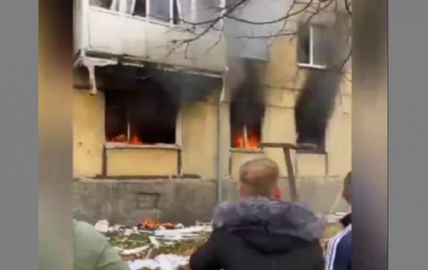 В РФ произошел взрыв газа и пожар в жилом доме В РФ произошел взрыв газа и пожар в жилом доме