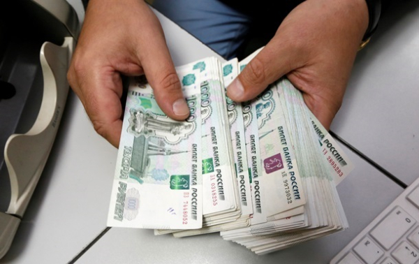 В РФ спрогнозировали снижение цен на нефть и ускоренную девальвацию рубля В РФ спрогнозировали снижение цен на нефть и ускоренную девальвацию рубля