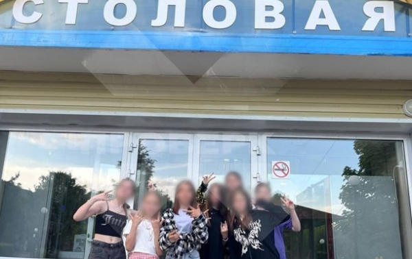 В РФ в двух лагерях отравились едой 70 детей В РФ в двух лагерях отравились едой 70 детей