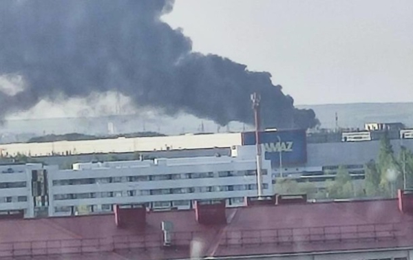 В РФ вспыхнул мощный пожар у завода КамАЗ В РФ вспыхнул мощный пожар у завода КамАЗ