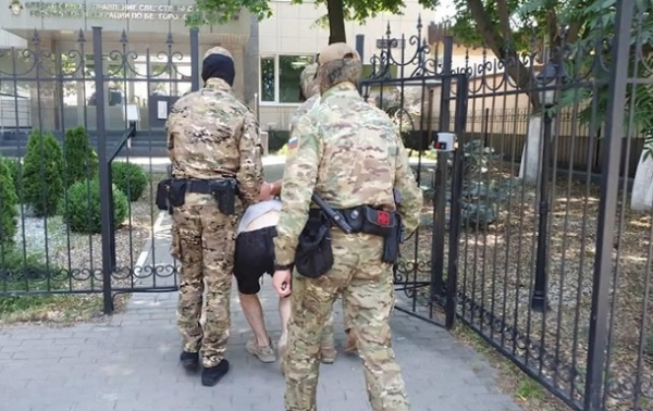 В РФ заявили о задержании главы ячейки "украинских неонацистов" В РФ заявили о задержании главы ячейки "украинских неонацистов"