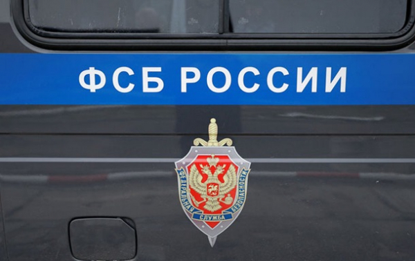 В России ФСБ задержала троих мужчин за "сотрудничество с Правым сектором" В России ФСБ задержала троих мужчин за "сотрудничество с Правым сектором"
