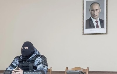 В России на аукционе за 2 млн рублей продали фото ОМОНовца В России на аукционе за 2 млн рублей продали фото ОМОНовца