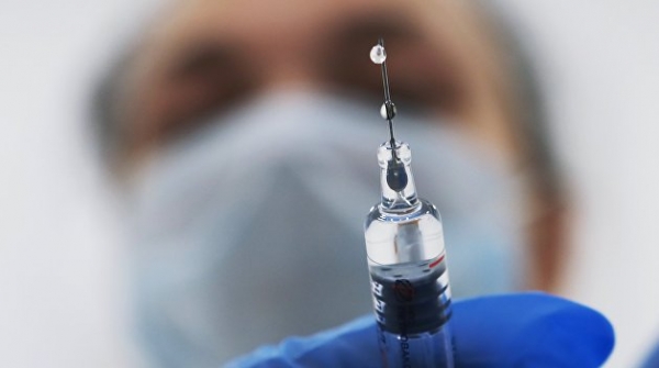 В России назвали первых кандидатов на вакцинацию от COVID-19 В России назвали первых кандидатов на вакцинацию от COVID-19