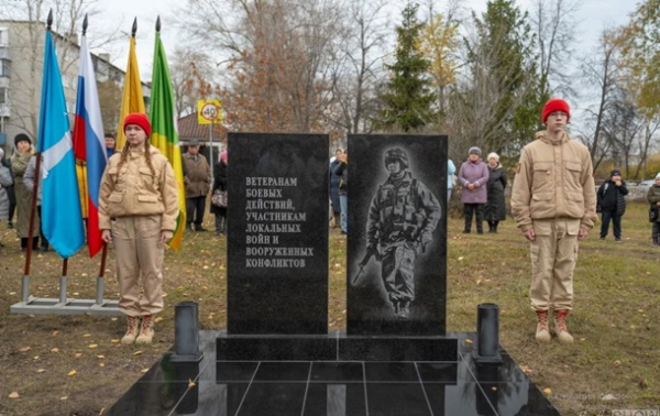 В России перепутали военных и установили памятник солдату НАТО В России перепутали военных и установили памятник солдату НАТО
