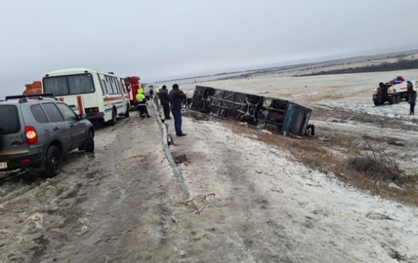 В России попал в аварию автобус по дороге в "ЛДНР", есть жертвы В России попал в аварию автобус по дороге в "ЛДНР", есть жертвы