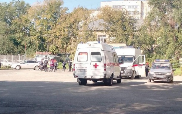 В России семиклассник напал с молотком на учеников и учителей В России семиклассник напал с молотком на учеников и учителей