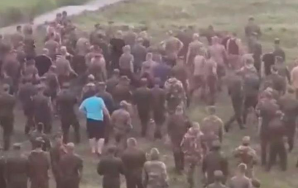 В России военные забили до смерти контрактника - соцсети В России военные забили до смерти контрактника - соцсети
