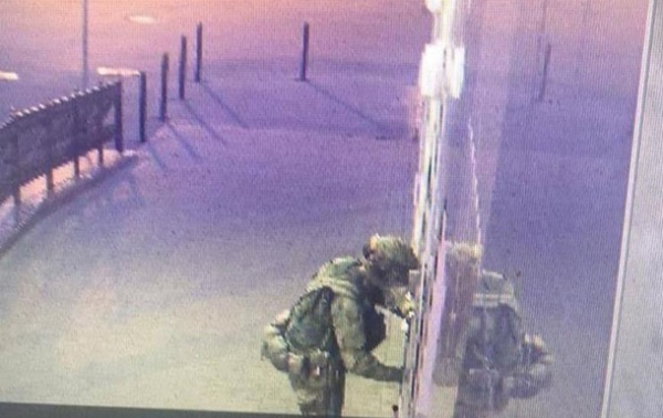 В России вооруженный мужчина напал на отделение полиции В России вооруженный мужчина напал на отделение полиции