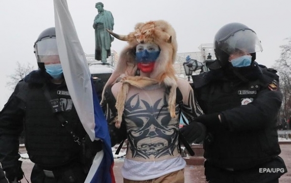 В России задержаны более двух тысяч протестующих В России задержаны более двух тысяч протестующих