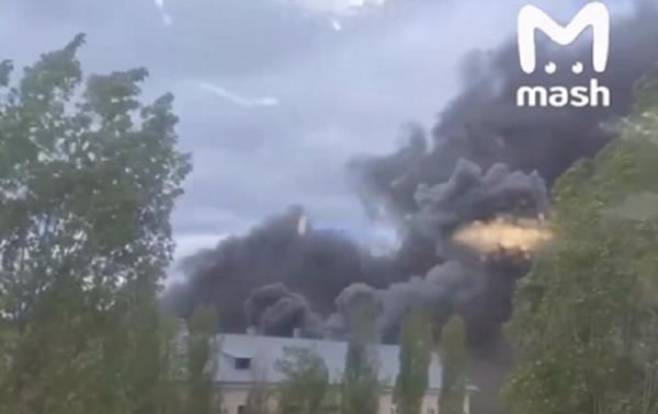 В российском Воронеже произошел пожар на электромеханическом заводе В российском Воронеже произошел пожар на электромеханическом заводе