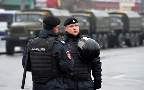 В Санкт-Петербурге мужчина взял в заложники детей В Санкт-Петербурге мужчина взял в заложники детей