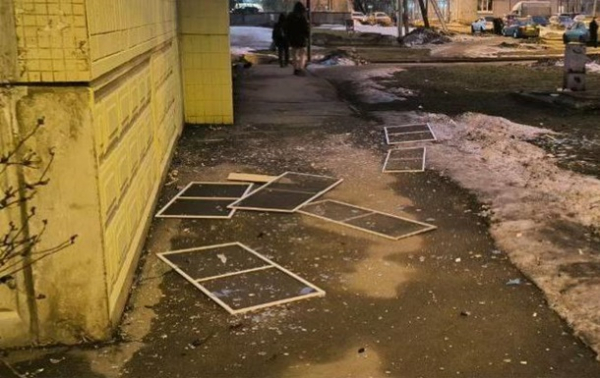 В Санкт-Петербурге прогремел взрыв: обломки БпЛА повредили дом В Санкт-Петербурге прогремел взрыв: обломки БпЛА повредили дом