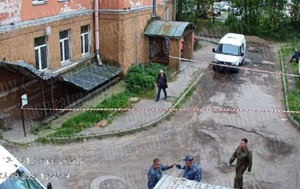 В Санкт-Петербурге произошел взрыв возле военкомата В Санкт-Петербурге произошел взрыв возле военкомата
