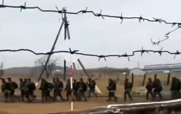 В сети показали видео с "солдатами КНДР" в России В сети показали видео с "солдатами КНДР" в России