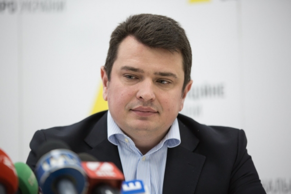 В "Слуге народа" считают, что Сытник больше не может возглавлять НАБУ после решения КСУ
В "Слуге народа" считают, что Сытник больше не может возглавлять НАБУ после решения КСУ