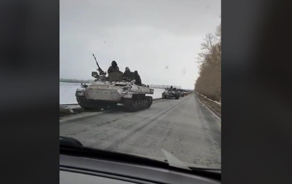 В соцсетях публикуют видео колонн войск РФ В соцсетях публикуют видео колонн войск РФ