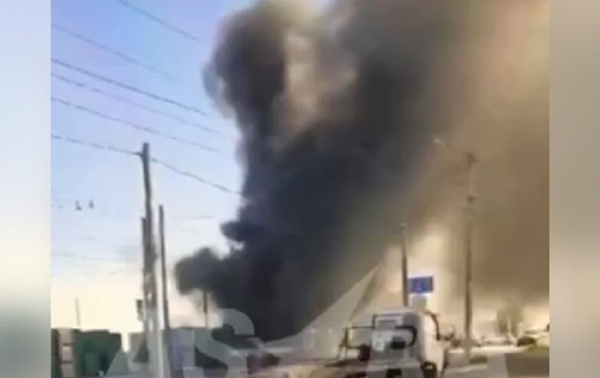 В Таганроге после падения БПЛА произошел пожар на складе лесоматериалов В Таганроге после падения БПЛА произошел пожар на складе лесоматериалов