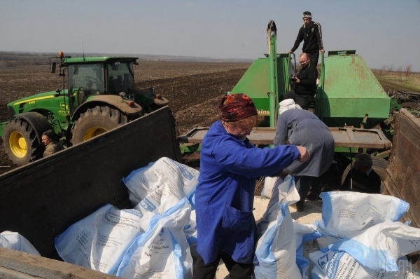 В Украине разоблачили поставщиков, которые не платили налоги при ввозе минудобрений из России
В Украине разоблачили поставщиков, которые не платили налоги при ввозе минудобрений из России