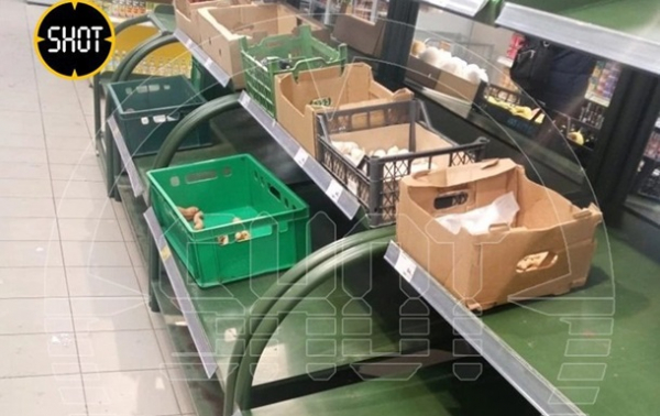В Ульяновской области РФ из-за снегопадов в магазинах нет продуктов В Ульяновской области РФ из-за снегопадов в магазинах нет продуктов