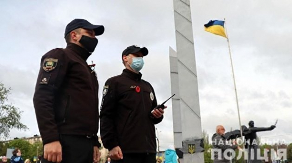 В Верховной Раде обеспокоились возможным бунтом украинских полицейских В Верховной Раде обеспокоились возможным бунтом украинских полицейских