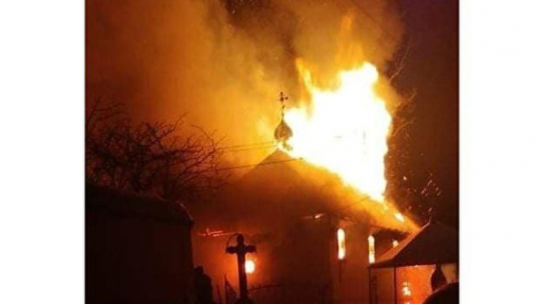 В Закарпатской области сгорел храм УПЦ В Закарпатской области сгорел храм УПЦ