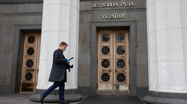 Верховная Рада собирается на срочное внеочередное заседание Верховная Рада собирается на срочное внеочередное заседание
