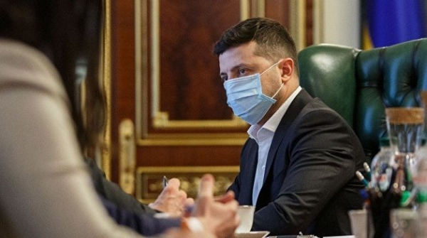Власть слаба, а король &mdash; голый. Эксперты о конфликте Зеленского с непокорными мэрами