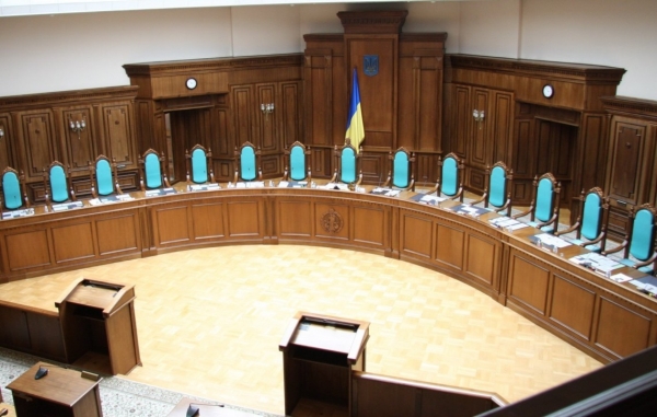 Власти ищут возможность найти общий язык с Конституционным судом политическими методами, - эксперты
Власти ищут возможность найти общий язык с Конституционным судом политическими методами, - эксперты