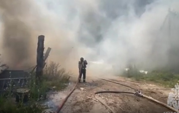 Во Владимирской области РФ горит завод по производству акриловых ванн Во Владимирской области РФ горит завод по производству акриловых ванн