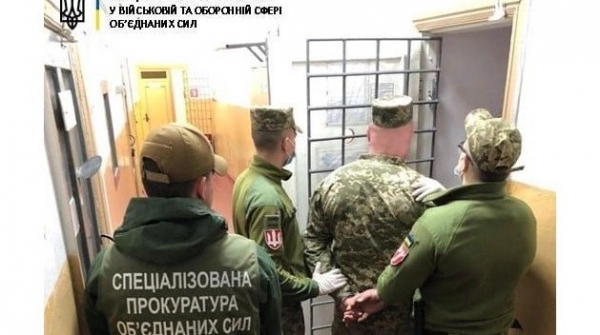 Военных, устроивших стрельбу в поезде, отправили под арест