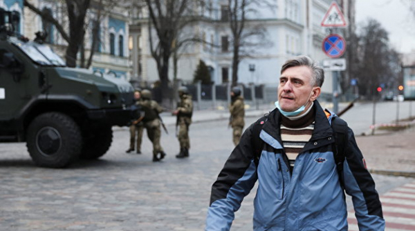 Воевать не пойдем, будем защищаться от мародеров. Что говорят киевляне о первых сутках войсковой операции Воевать не пойдем, будем защищаться от мародеров. Что говорят киевляне о первых сутках войсковой операции