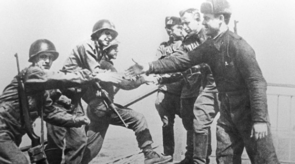 Война после войны. Как родилась легенда о встрече на Эльбе Война после войны. Как родилась легенда о встрече на Эльбе