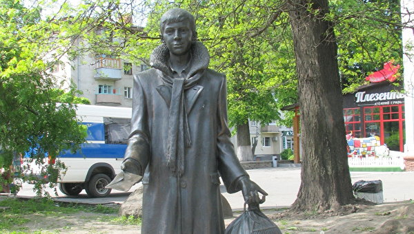 &laquo;Вокруг Булгакова&raquo;: как Лариосик похудел