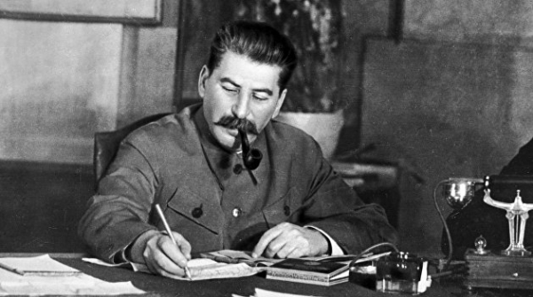 «Вокруг Булгакова». Сталин как гений манипуляции «Вокруг Булгакова». Сталин как гений манипуляции