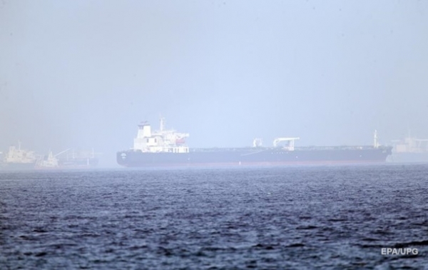 Возле Сингапура образовалась "пробка" из танкеров с нефтью Возле Сингапура образовалась "пробка" из танкеров с нефтью