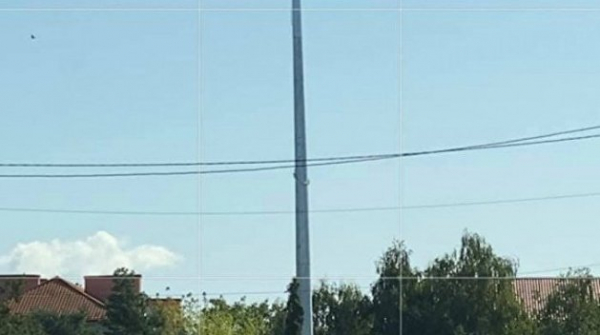 Второй пошел? В Ужгороде опасно покосился флагшток ко Дню независимости Второй пошел? В Ужгороде опасно покосился флагшток ко Дню независимости