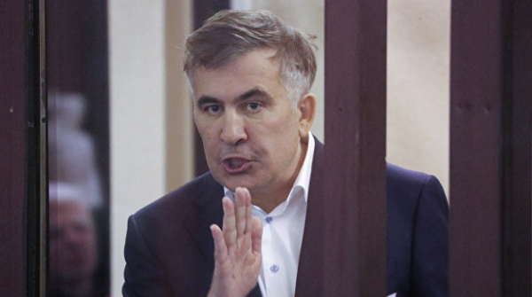 За что судят Саакашвили. Пять уголовных дел скандального политика