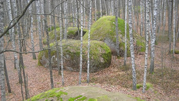Замки с призраками, мертвое озеро и каменный паук: мистические места Украины Замки с призраками, мертвое озеро и каменный паук: мистические места Украины