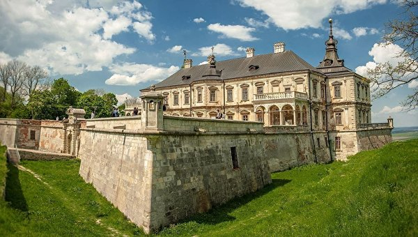 Замки с призраками, мертвое озеро и каменный паук: мистические места Украины Замки с призраками, мертвое озеро и каменный паук: мистические места Украины