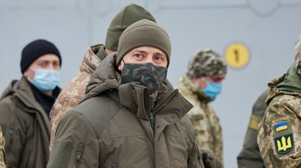 Зеленский даже думать не хочет о войне с Россией. Но думает Зеленский даже думать не хочет о войне с Россией. Но думает